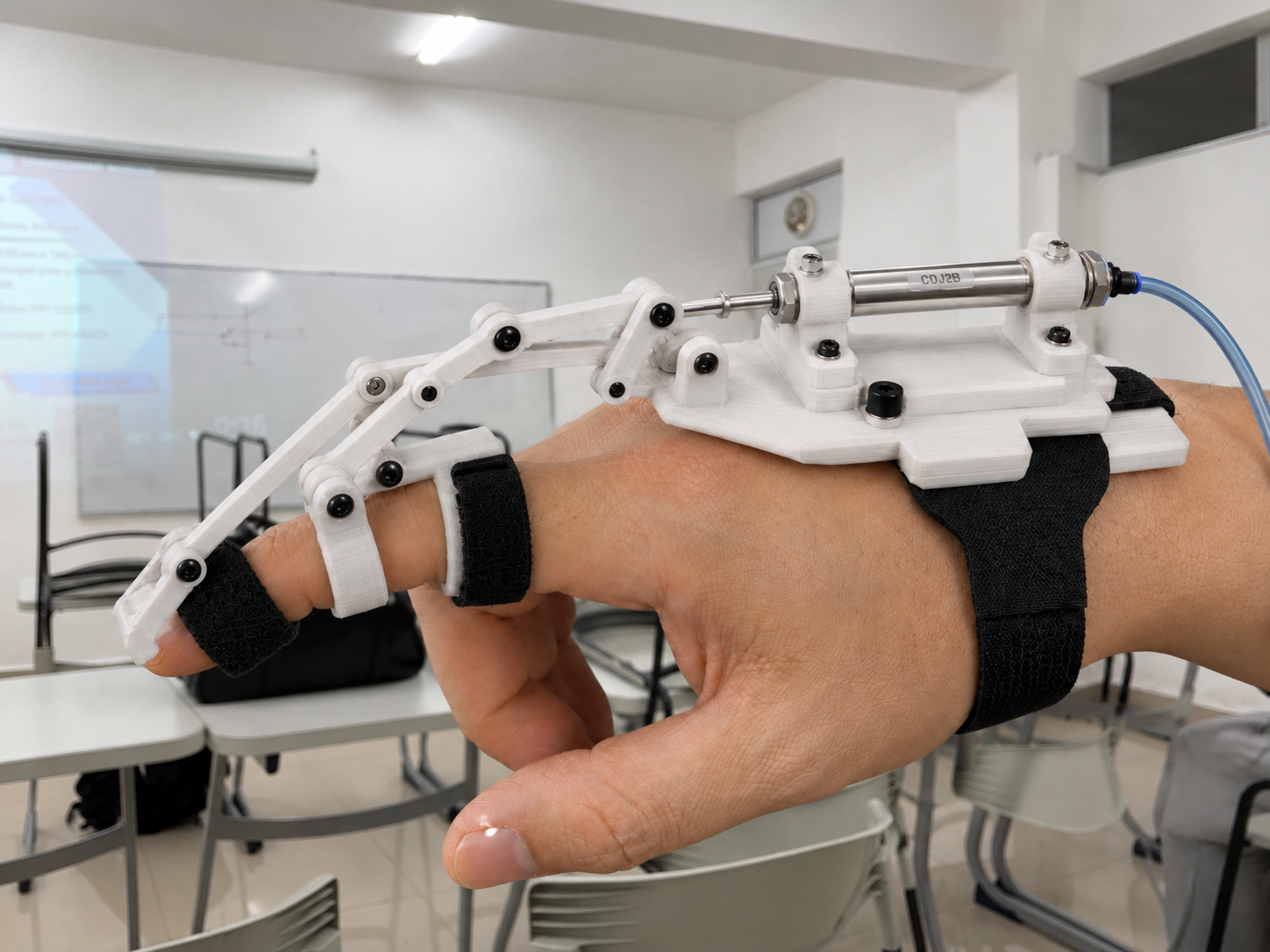 prototipo de dedo para exoesqueleto de mano con actuacion neumatica para rehabilitacion