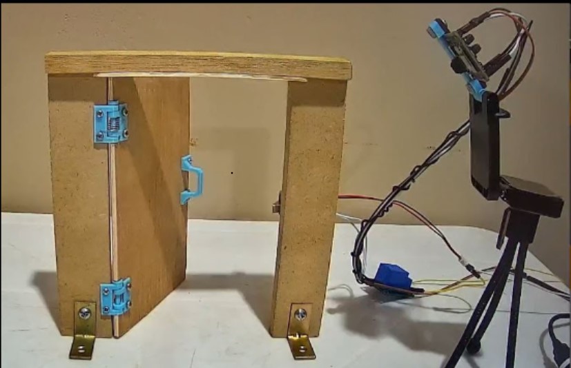 puerta automatizada con visión por computadora