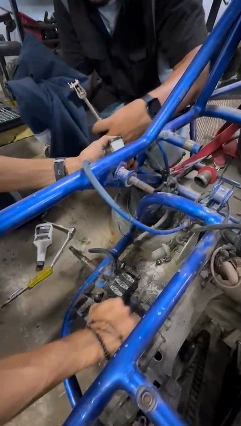 Sistema de frenos hidráulicos en un todo terreno.