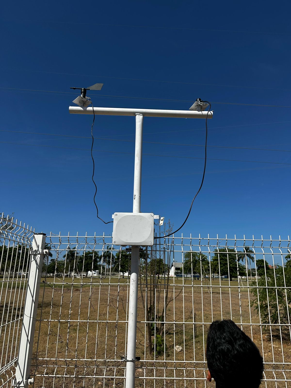 Diseño y desarrollo de una estación meteorológica con sensores para la medición de variables climáticas claves