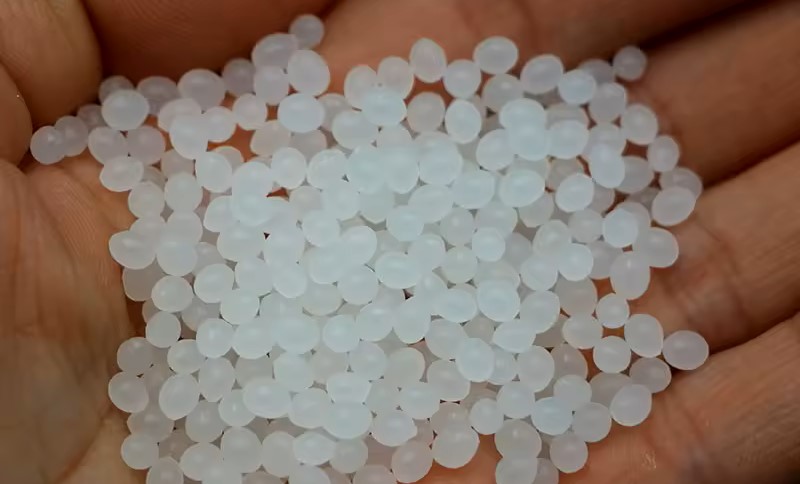 Modificación Superficial de Películas de Poli (ácido láctico) (PLA) Mediante el Injerto de Grupos  COOH/NH2 y su Efecto en la Adhesión Celular