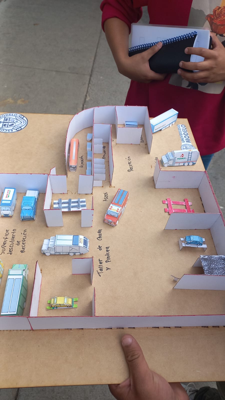 Maqueta de un taller de reparación